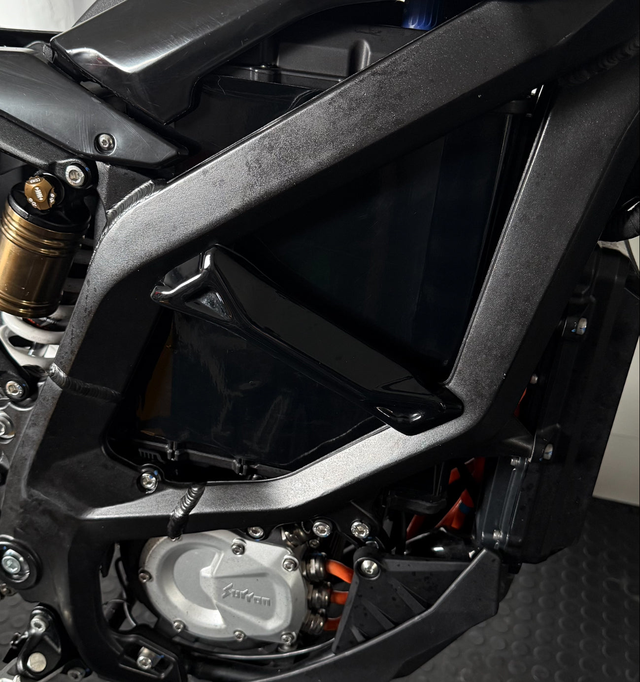 Surron “Vanta Black” Invisible Battery Wrap