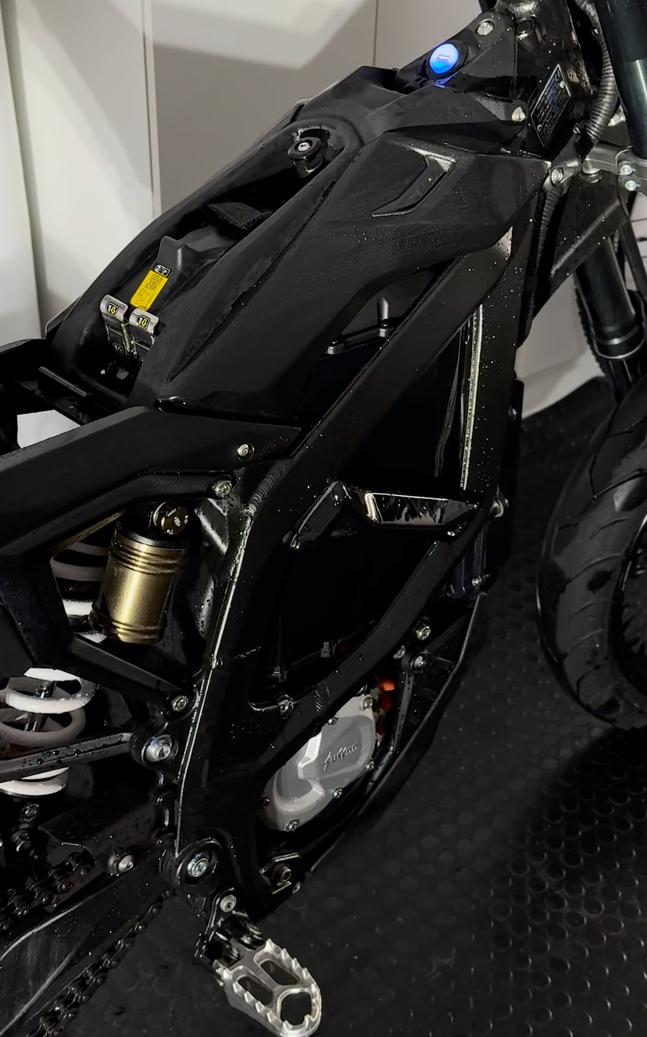 Surron “Vanta Black” Invisible Battery Wrap